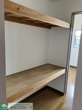 陽光の射す賃貸戸建ての物件内観写真